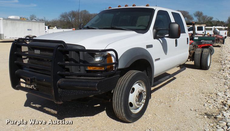 image for item AQ9526 2005 Ford F550 Crew Cab truck cab and chassis