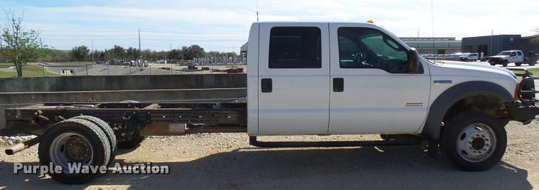 image for item AQ9526 2005 Ford F550 Crew Cab truck cab and chassis