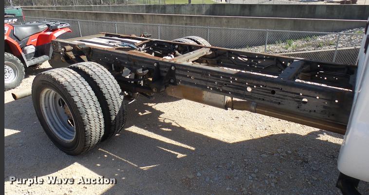 image for item AQ9526 2005 Ford F550 Crew Cab truck cab and chassis