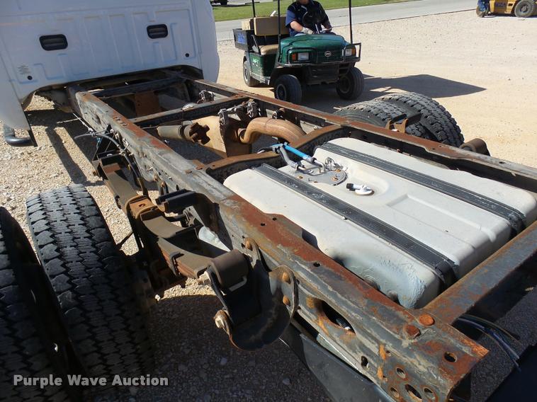 image for item AQ9526 2005 Ford F550 Crew Cab truck cab and chassis