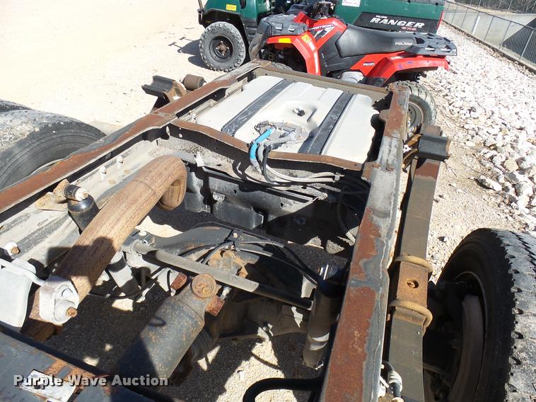 image for item AQ9526 2005 Ford F550 Crew Cab truck cab and chassis