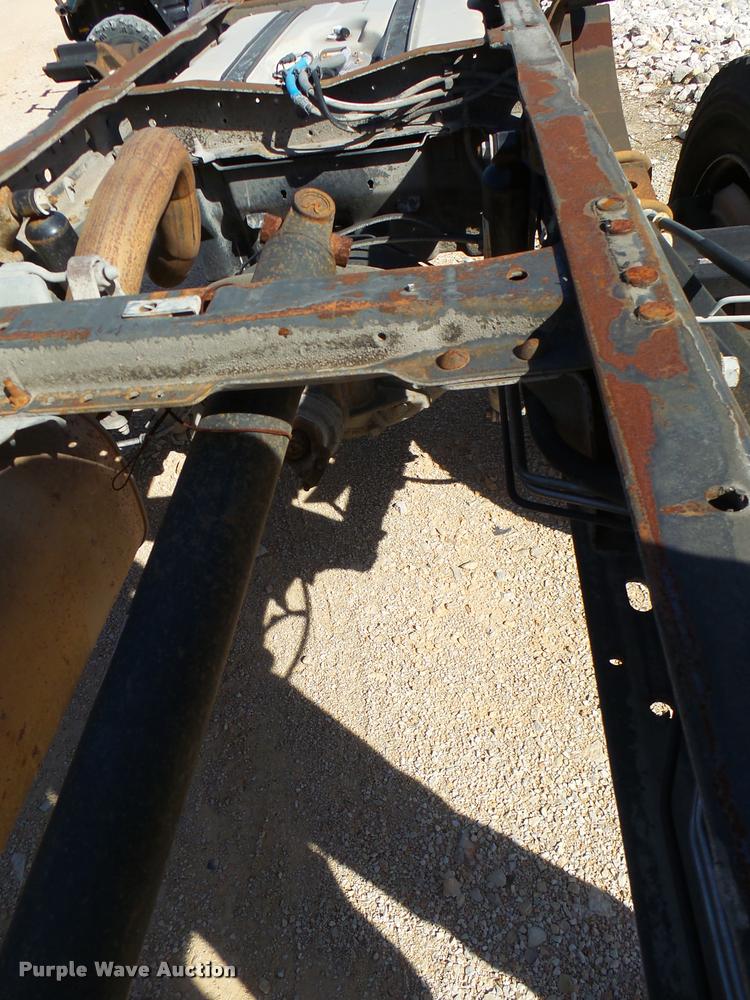 image for item AQ9526 2005 Ford F550 Crew Cab truck cab and chassis