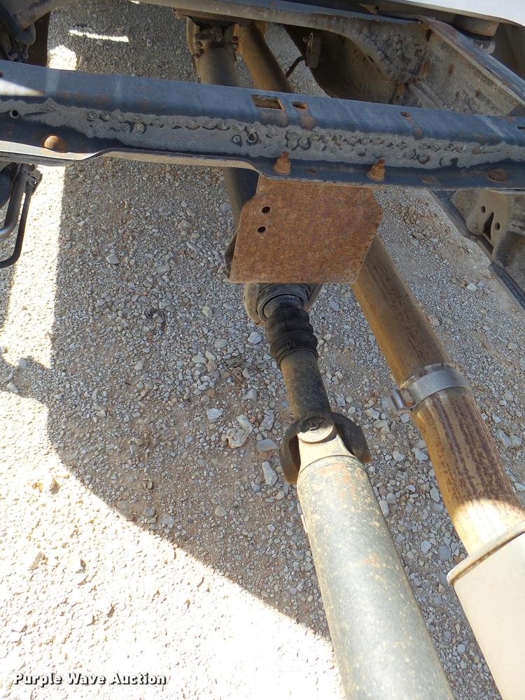 image for item AQ9526 2005 Ford F550 Crew Cab truck cab and chassis