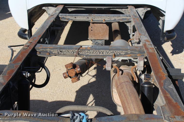 image for item AQ9526 2005 Ford F550 Crew Cab truck cab and chassis