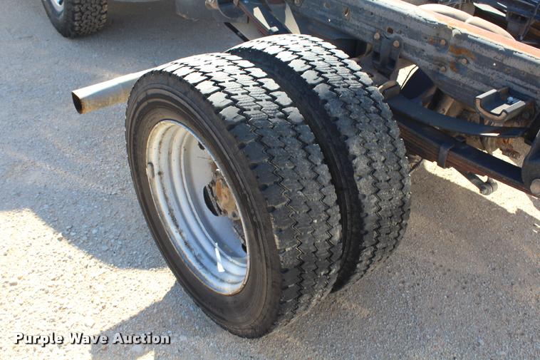 image for item AQ9526 2005 Ford F550 Crew Cab truck cab and chassis