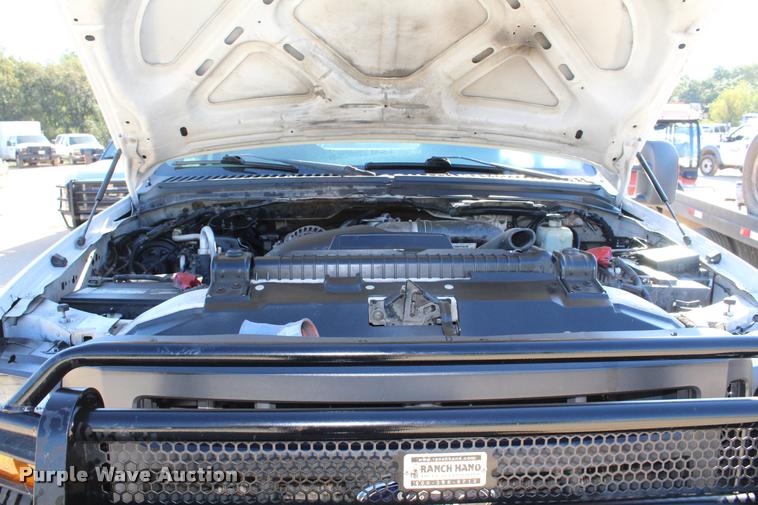 image for item AQ9526 2005 Ford F550 Crew Cab truck cab and chassis