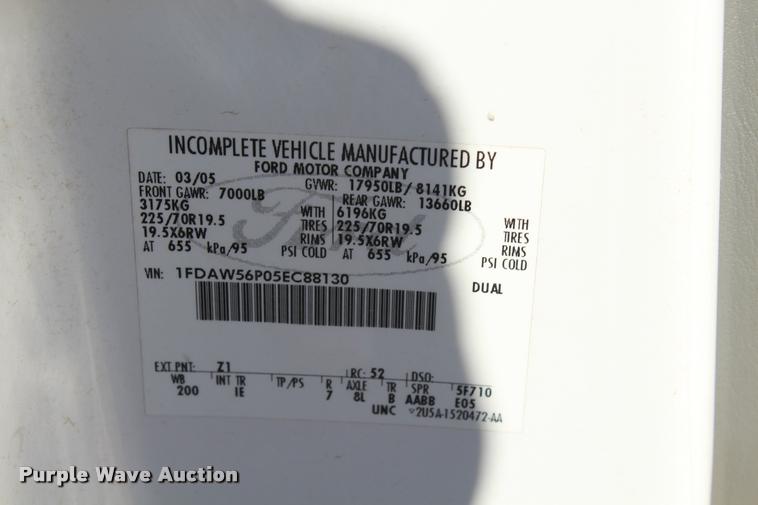 image for item AQ9526 2005 Ford F550 Crew Cab truck cab and chassis