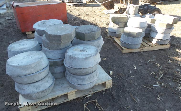 image for item AU9646 Concrete pads