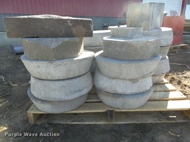 image for item AU9646 Concrete pads