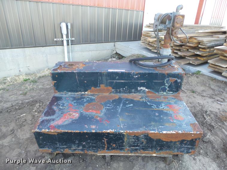 image for item AU9648 (2) fuel tanks