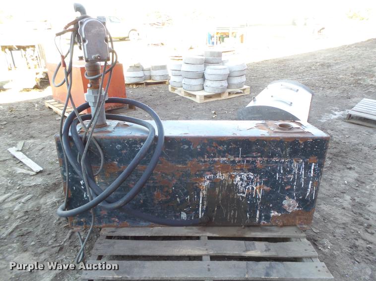 image for item AU9648 (2) fuel tanks