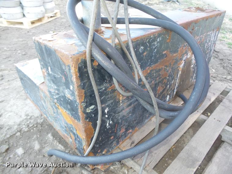 image for item AU9648 (2) fuel tanks