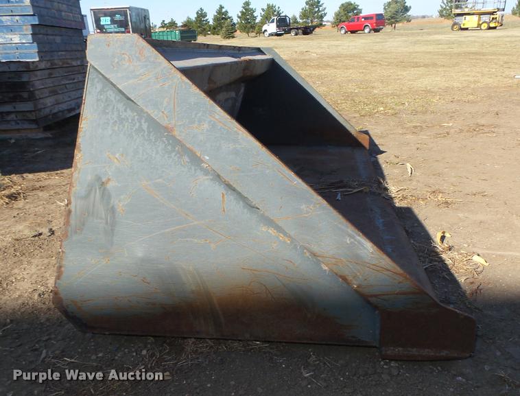 image for item AU9649 Skid steer bucket