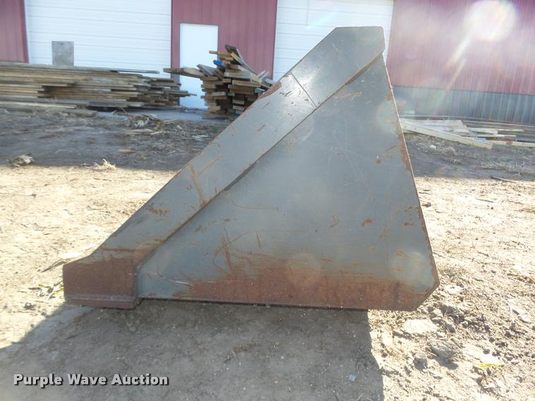 image for item AU9649 Skid steer bucket