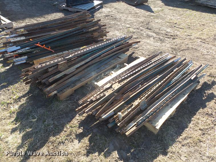 image for item AU9651 (175) steel posts