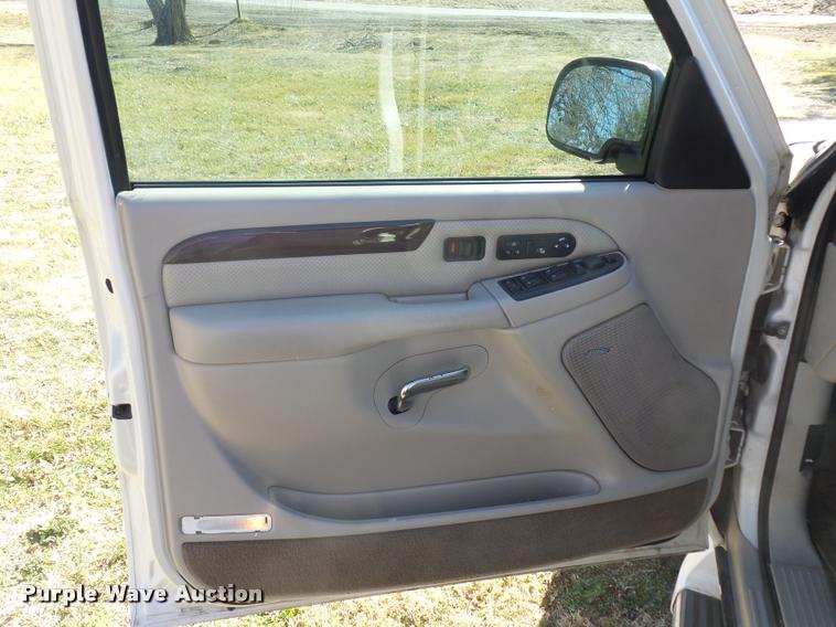 image for item BI9122 2003 Cadillac Escalade SUV