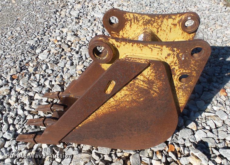image for item BM9512 Caterpillar backhoe bucket