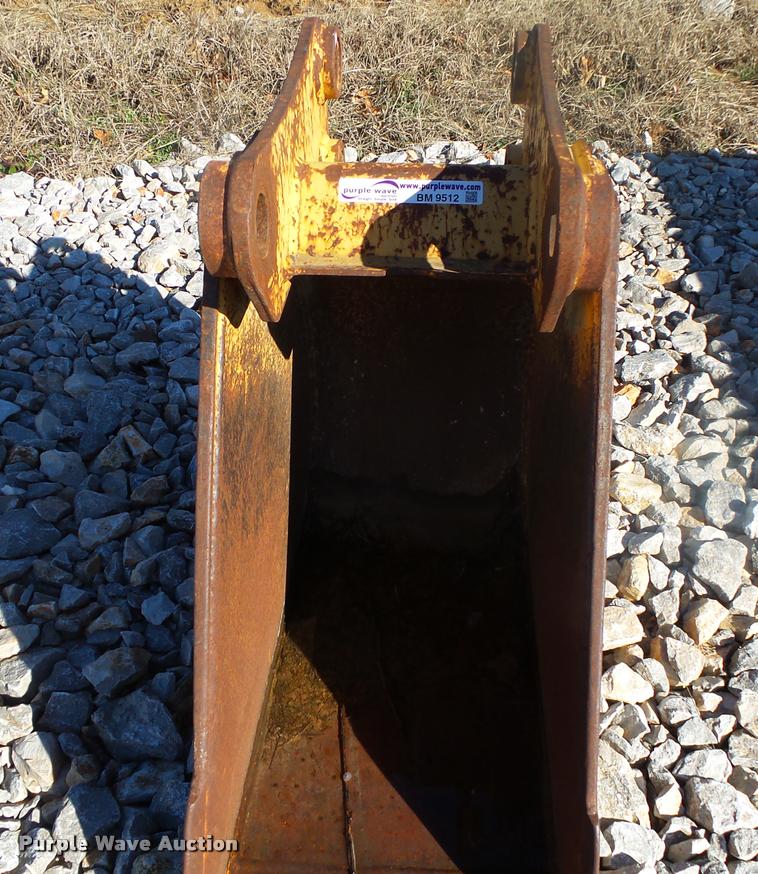 image for item BM9512 Caterpillar backhoe bucket