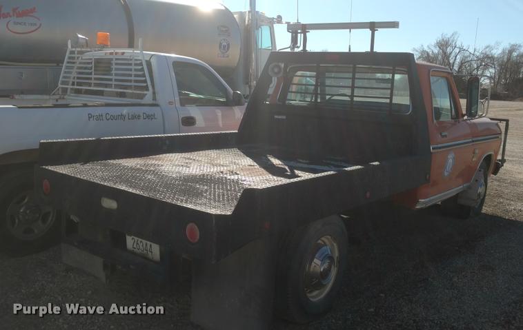 image for item BU9965 1974 Ford F350 flatbed pickup truck