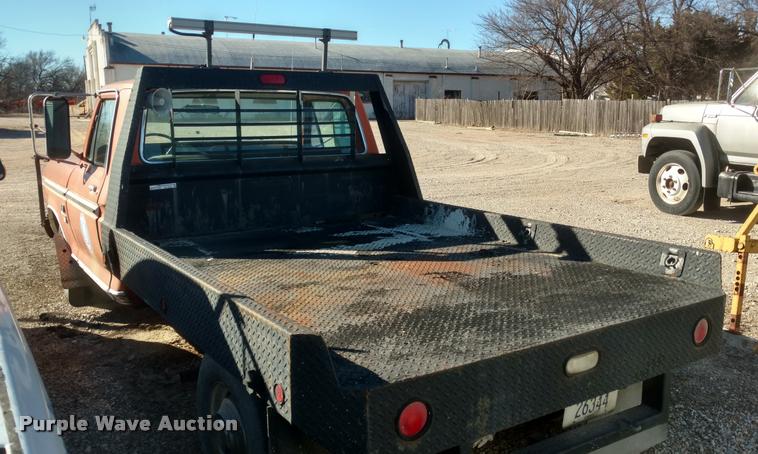 image for item BU9965 1974 Ford F350 flatbed pickup truck