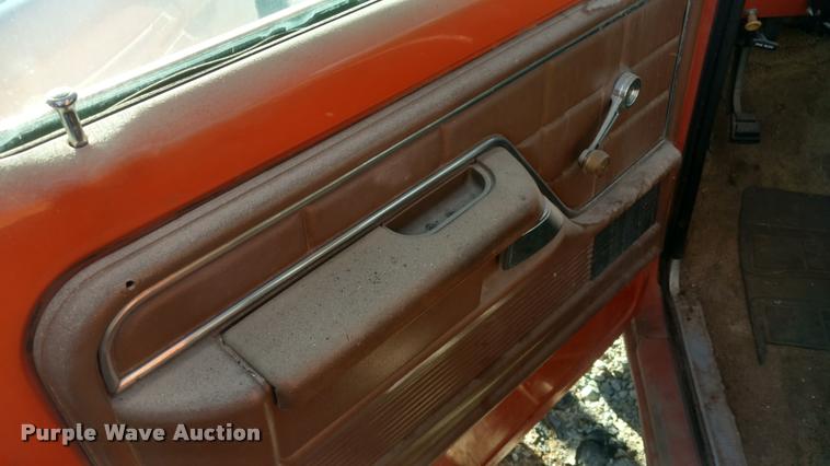 image for item BU9965 1974 Ford F350 flatbed pickup truck