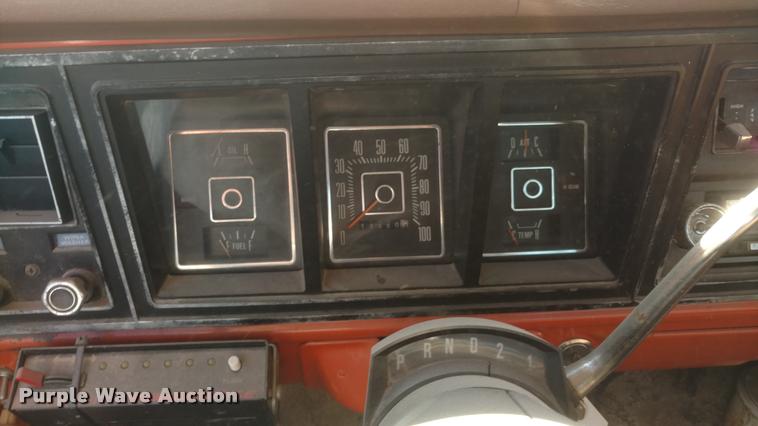 image for item BU9965 1974 Ford F350 flatbed pickup truck