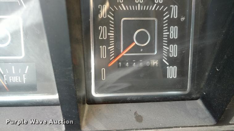 image for item BU9965 1974 Ford F350 flatbed pickup truck