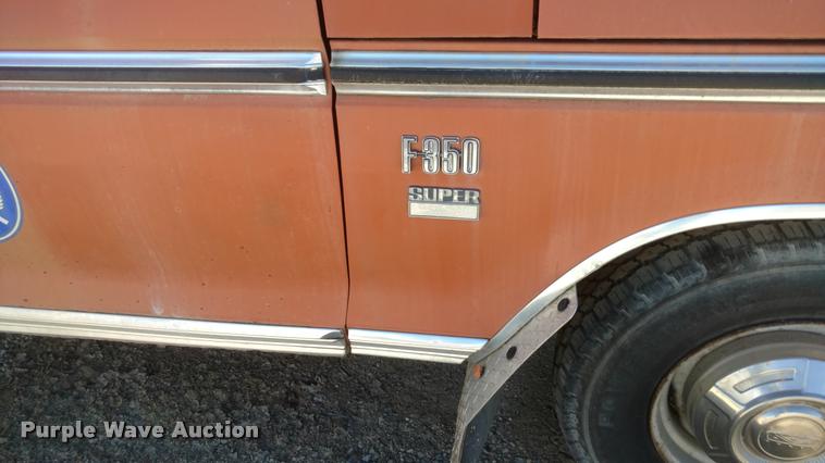 image for item BU9965 1974 Ford F350 flatbed pickup truck