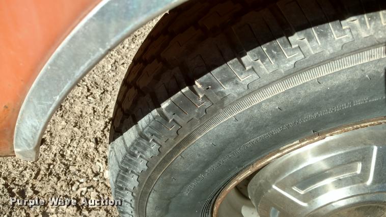 image for item BU9965 1974 Ford F350 flatbed pickup truck