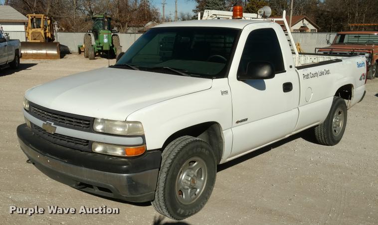 image for item BU9966 2002 Chevrolet Silverado 1500 pickup truck