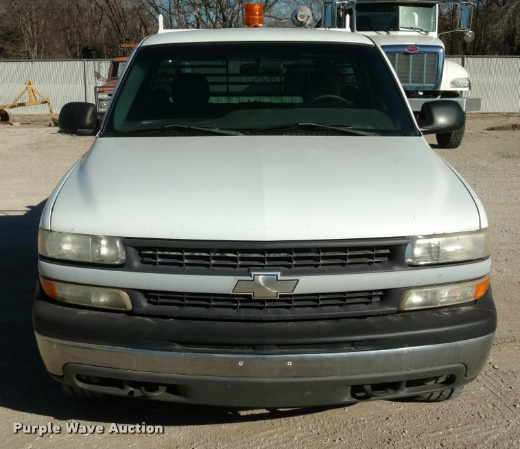 image for item BU9966 2002 Chevrolet Silverado 1500 pickup truck