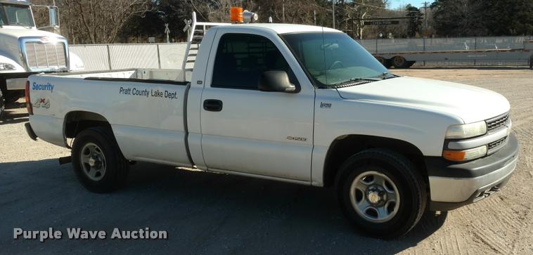 image for item BU9966 2002 Chevrolet Silverado 1500 pickup truck