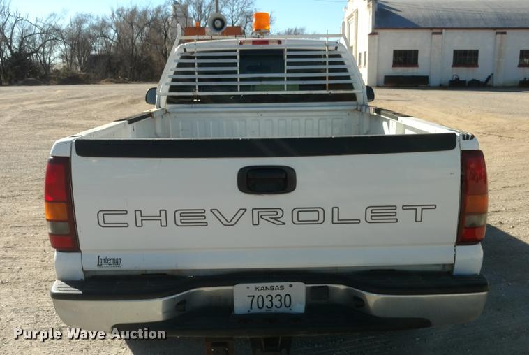 image for item BU9966 2002 Chevrolet Silverado 1500 pickup truck