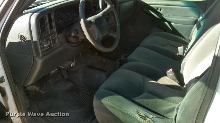 image for item BU9966 2002 Chevrolet Silverado 1500 pickup truck