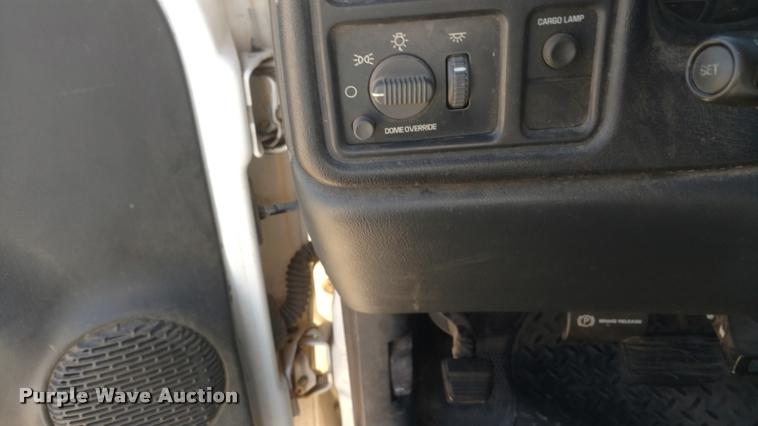 image for item BU9966 2002 Chevrolet Silverado 1500 pickup truck