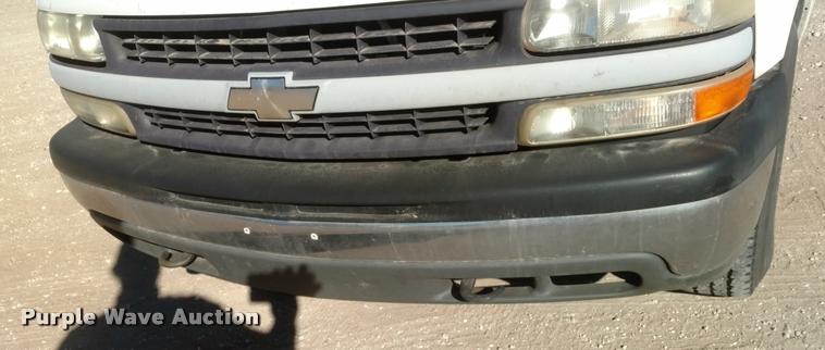 image for item BU9966 2002 Chevrolet Silverado 1500 pickup truck