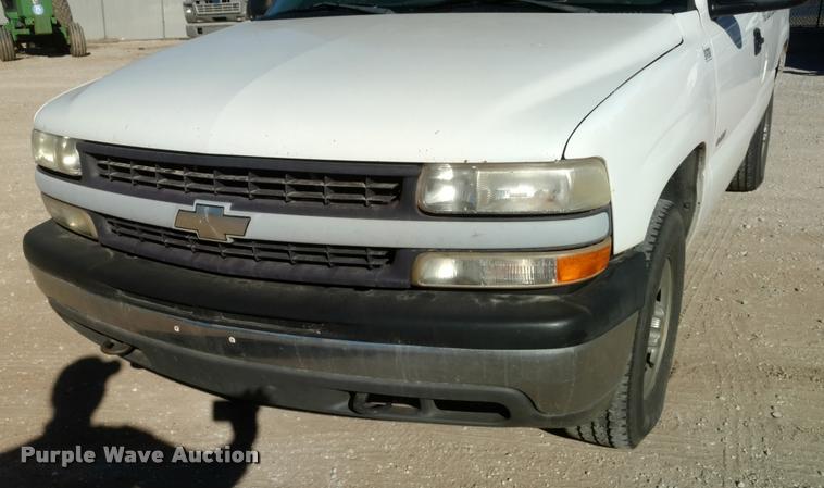 image for item BU9966 2002 Chevrolet Silverado 1500 pickup truck