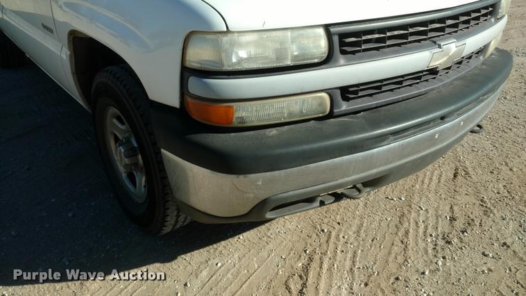 image for item BU9966 2002 Chevrolet Silverado 1500 pickup truck