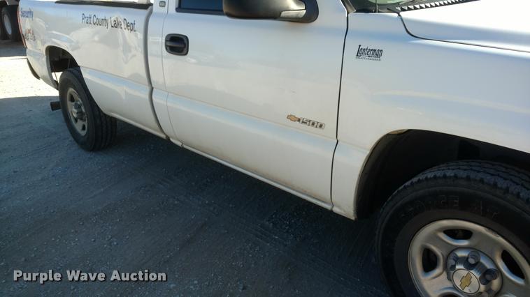 image for item BU9966 2002 Chevrolet Silverado 1500 pickup truck