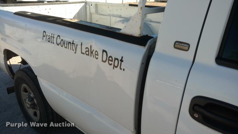 image for item BU9966 2002 Chevrolet Silverado 1500 pickup truck