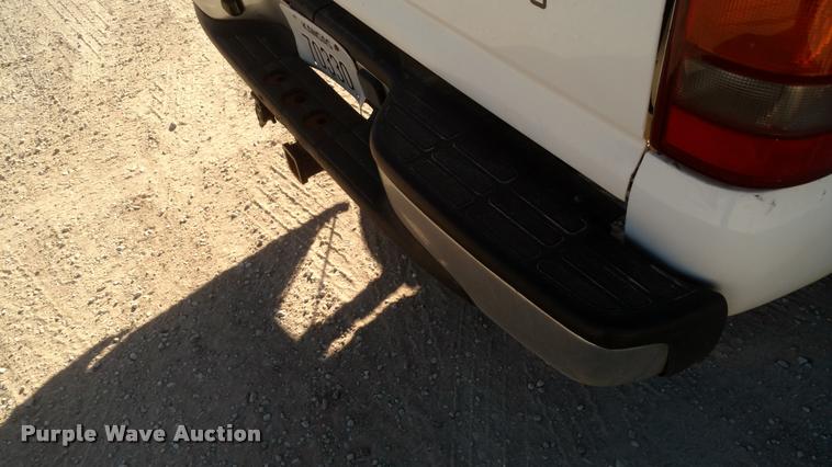 image for item BU9966 2002 Chevrolet Silverado 1500 pickup truck