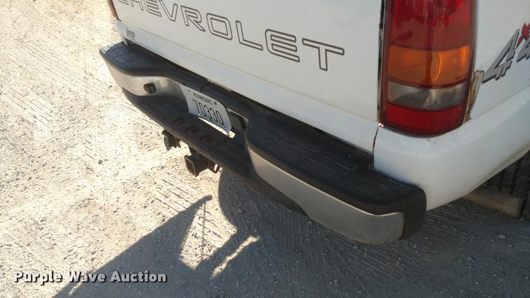 image for item BU9966 2002 Chevrolet Silverado 1500 pickup truck