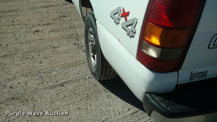 image for item BU9966 2002 Chevrolet Silverado 1500 pickup truck