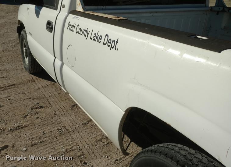 image for item BU9966 2002 Chevrolet Silverado 1500 pickup truck