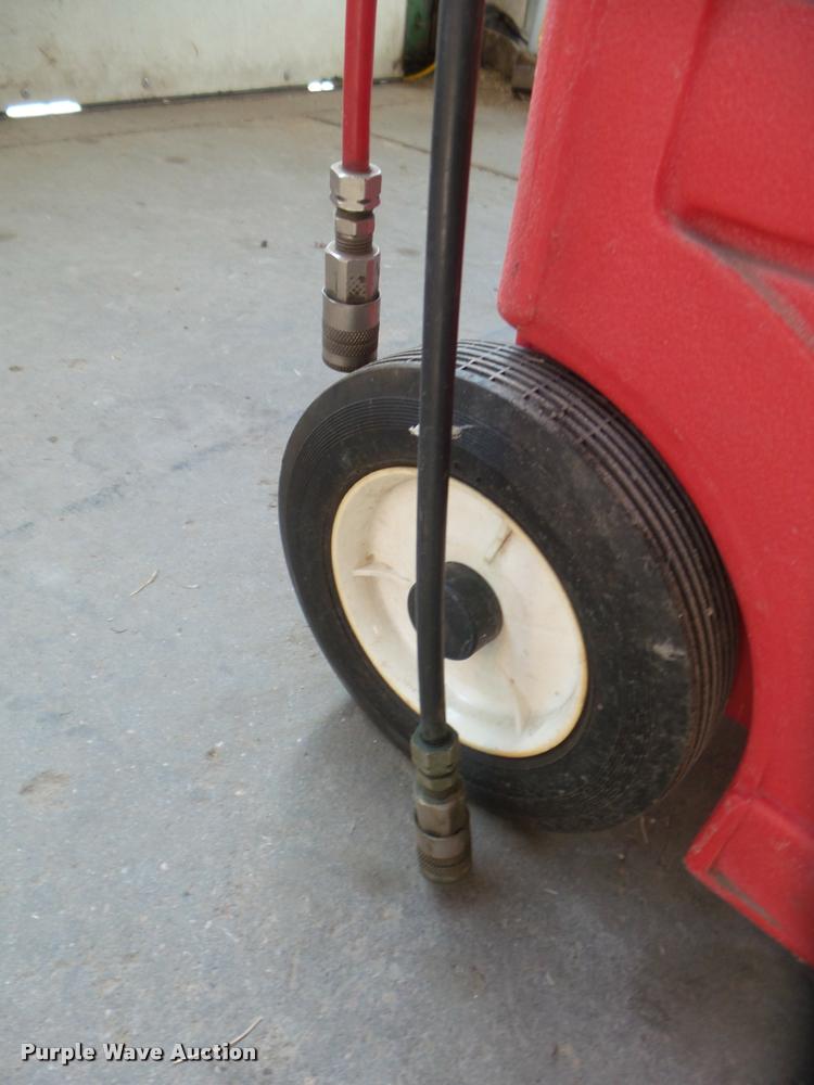 image for item BW9177 Snap-on EEFS100C MotorVac carbon clean system fuel system service and diagnostic machine