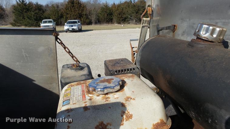 image for item BY9006 Stainless steel salt/sand spreader