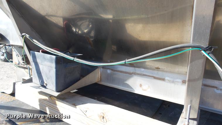 image for item BY9006 Stainless steel salt/sand spreader