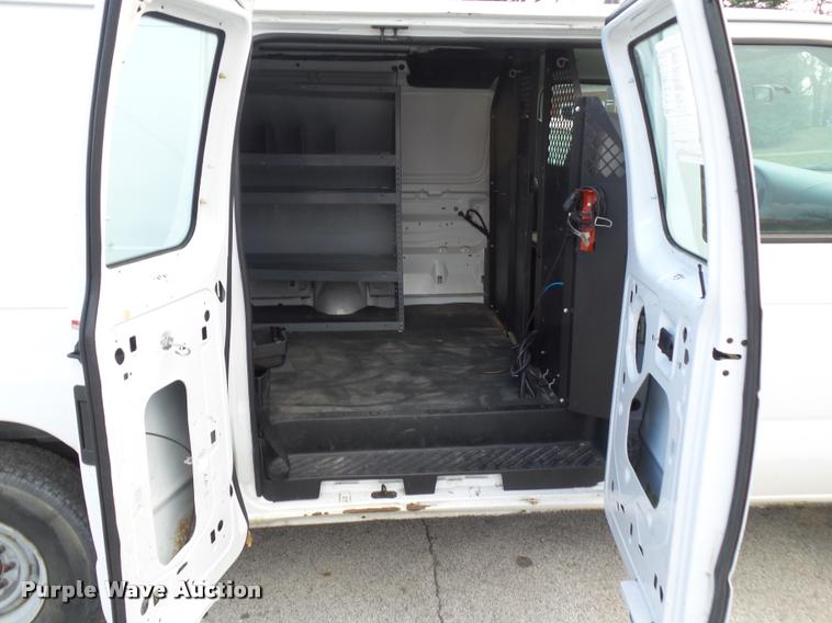 image for item CB9853 2006 Ford E250 van