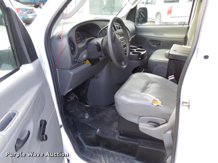 image for item CB9853 2006 Ford E250 van
