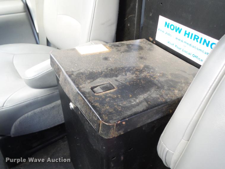 image for item CB9853 2006 Ford E250 van